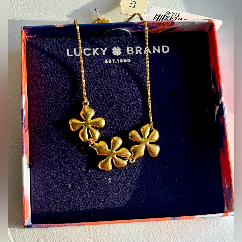 NIB Lucky Brand Gold Tone Flower Bracelet